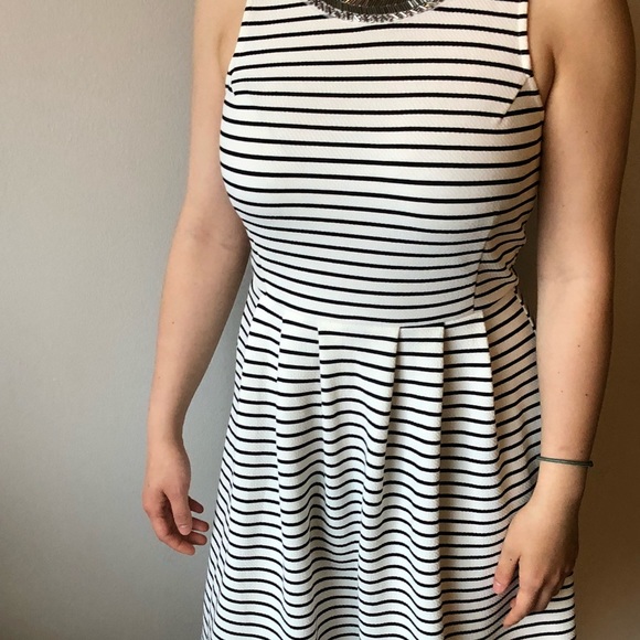 PIMKIE B&W Striped Dress w built-in necklace - Picture 4 of 5
